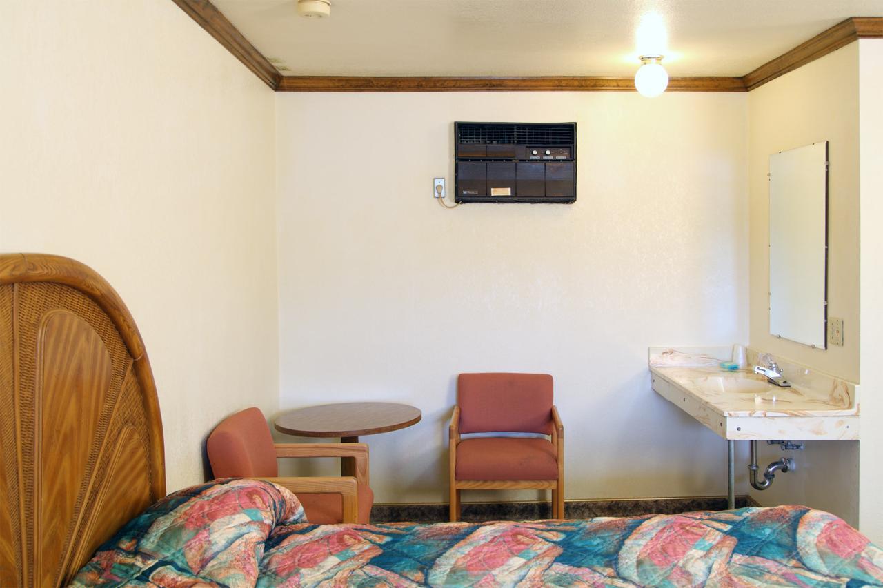 Country Inn Motel Dove Creek Zewnętrze zdjęcie